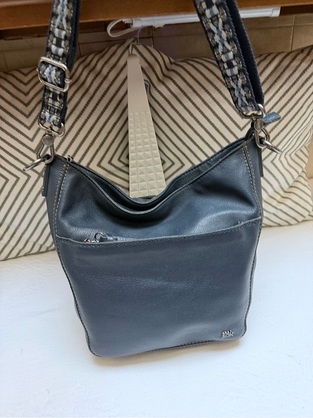 The Sak Navy Leather Crossbody with Detachable Guitar Like Strap - Picture 5 of 12